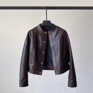 A Cozy Sun-kissed Look That Pairs Leather With Soft Gentle Layers