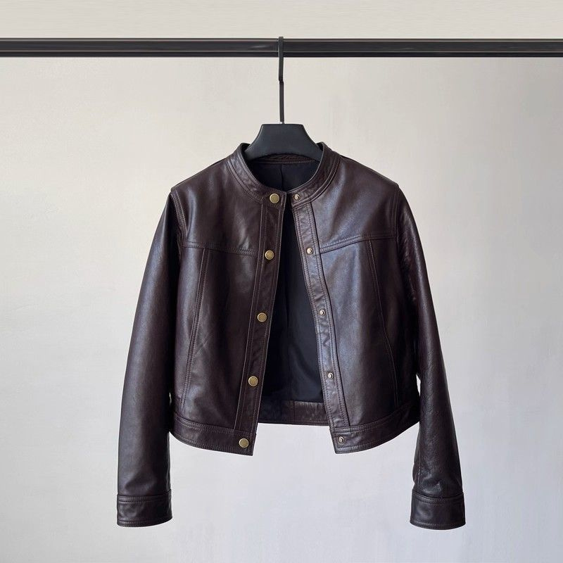 A Cozy Sun-kissed Look That Pairs Leather With Soft Gentle Layers